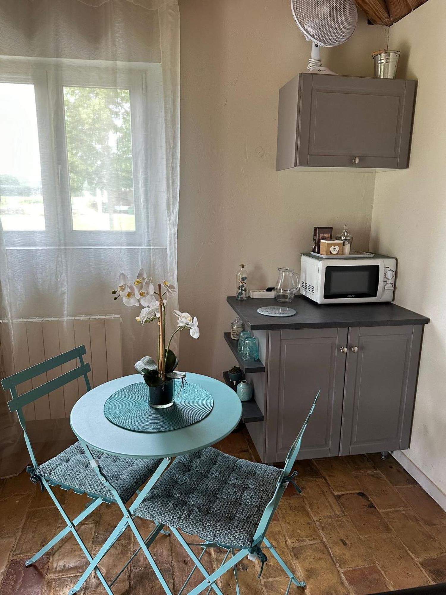 Maisonnette Independante Au Calme Dans Un Grand Jardin Châteauneuf-du-Rhône エクステリア 写真